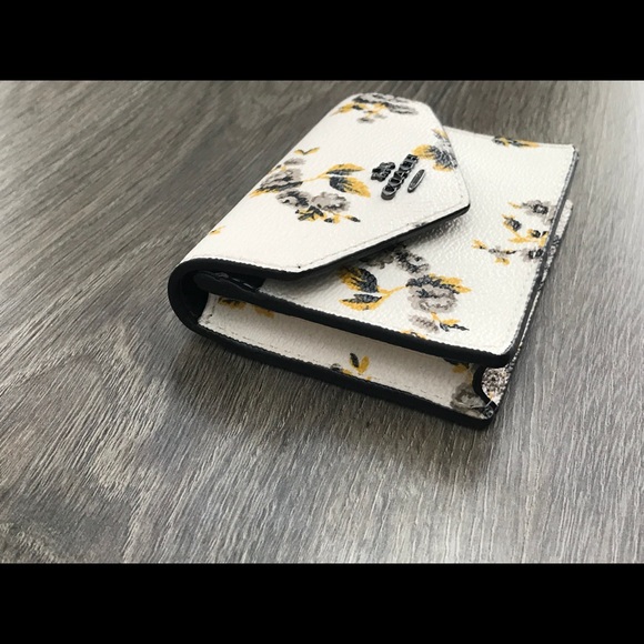 Coach Prairie Envelope Key Coin Wallet - Picture 3 of 8